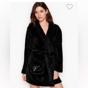 Victoria’s Secret Short Black Plush Belted Robe size M - L